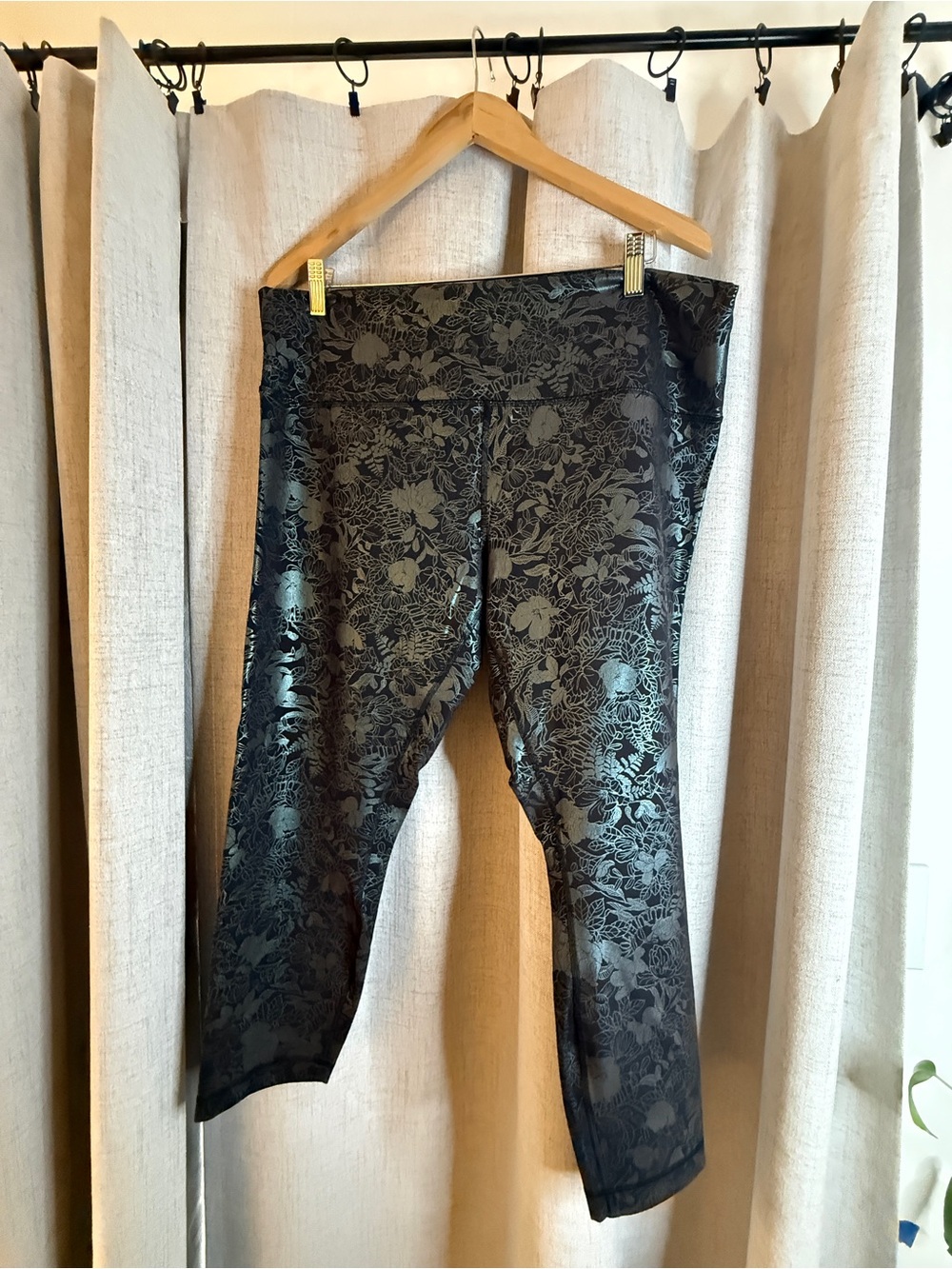lululemon athletica Black Floral Jacquard Leggings